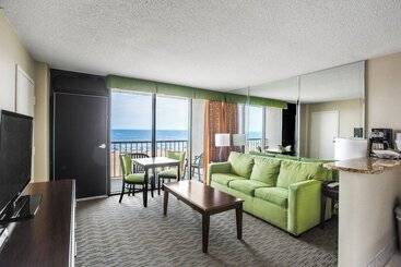 هتل Beach Quarters Resort