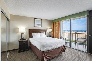 هتل Beach Quarters Resort