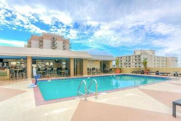 هتل Beach Quarters Resort