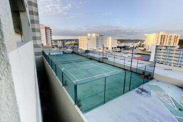 هتل Beach Quarters Resort
