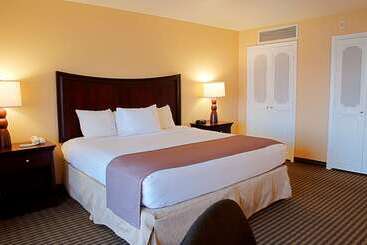 هتل Best Western Fort Myers Waterfront