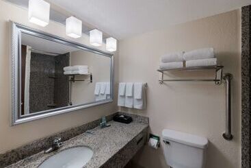هتل Best Western Hampton Coliseum Inn