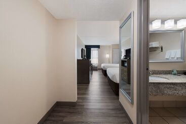 هتل Best Western Hampton Coliseum Inn