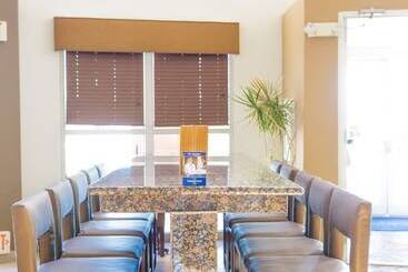 هتل Best Western Kiva Inn