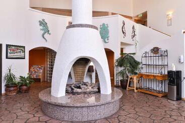 هتل Best Western Kiva Inn