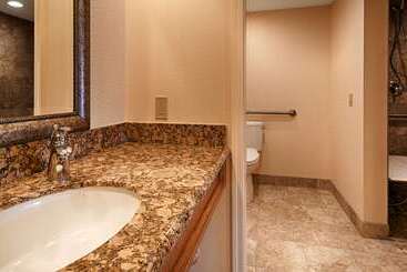هتل Best Western Plus A Wayfarer S Inn & Suites