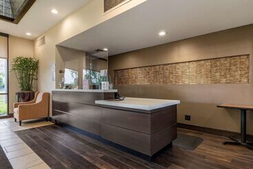 هتل Best Western Plus Garden Court Inn
