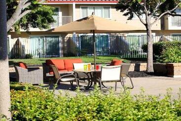 هتل Best Western Plus Garden Court Inn
