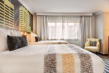هتل Best Western Plus Milwaukee West