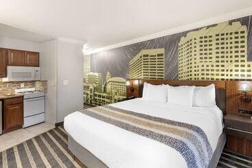 هتل Best Western Plus Milwaukee West