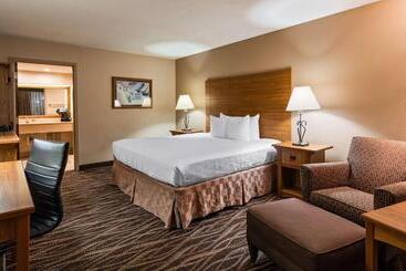 هتل Best Western Plus Saddleback Inn And Conference Center