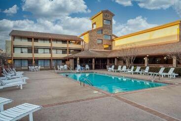هتل Best Western Plus Saddleback Inn And Conference Center