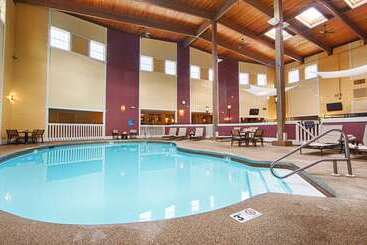 هتل Best Western Plus Steeplegate Inn