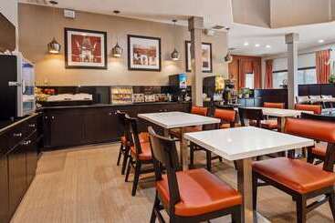 هتل Best Western Royal Palace Inn & Suites