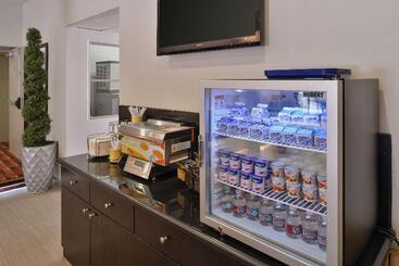 هتل Best Western Royal Palace Inn & Suites