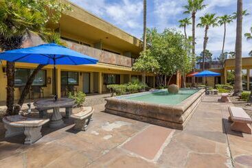 هتل Best Western Royal Sun Inn & Suites