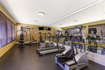 هتل Best Western Royal Sun Inn & Suites