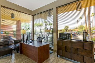 هتل Best Western Royal Sun Inn & Suites