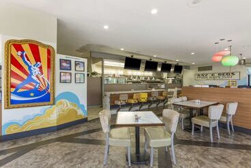 هتل Best Western Royal Sun Inn & Suites