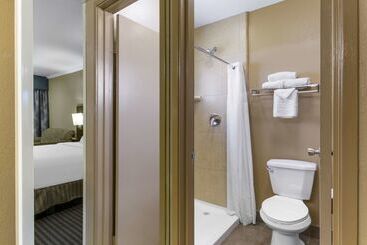 هتل Best Western Royal Sun Inn & Suites