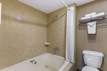 هتل Best Western Royal Sun Inn & Suites