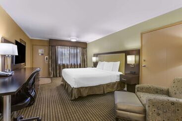 هتل Best Western Royal Sun Inn & Suites