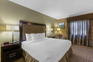 هتل Best Western Royal Sun Inn & Suites