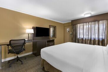 هتل Best Western Royal Sun Inn & Suites