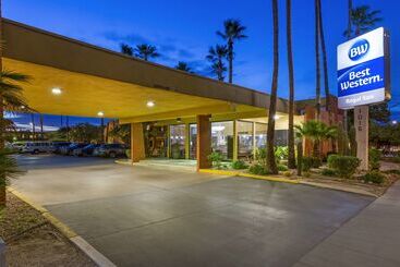 هتل Best Western Royal Sun Inn & Suites