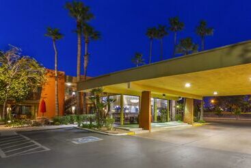 هتل Best Western Royal Sun Inn & Suites