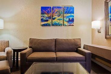 هتل Best Western Royal Sun Inn & Suites