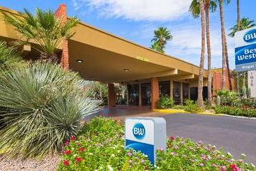 هتل Best Western Royal Sun Inn & Suites