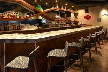 هتل Best Western Royal Sun Inn & Suites