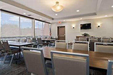 هتل Best Western Royal Sun Inn & Suites