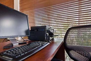 هتل Best Western Royal Sun Inn & Suites