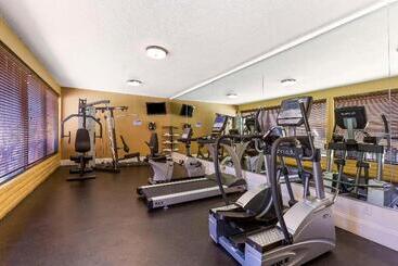 هتل Best Western Royal Sun Inn & Suites