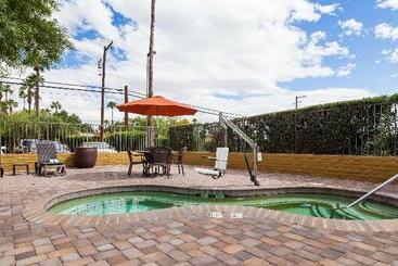 هتل Best Western Royal Sun Inn & Suites