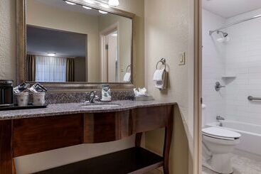 هتل Best Western Swiss Clock Inn