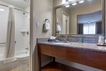 هتل Best Western Swiss Clock Inn