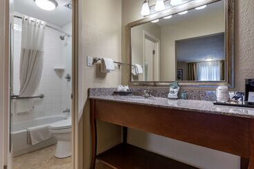 هتل Best Western Swiss Clock Inn