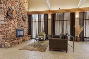 هتل Best Western Town & Country Inn