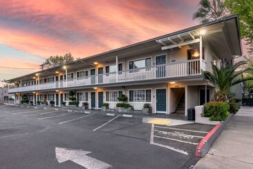 هتل Best Western Town House Lodge