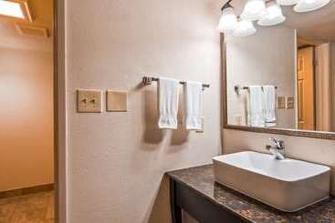 هتل Best Western Town House Lodge