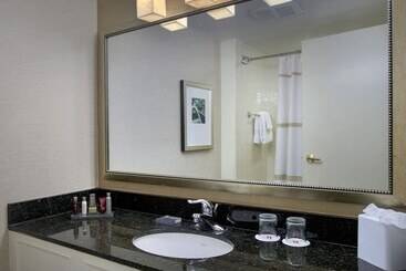 هتل Boston Marriott Peabody