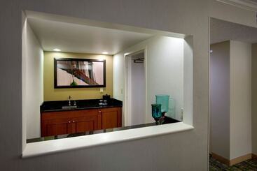 هتل Boston Marriott Peabody