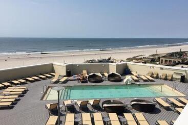 هتل Caesars Atlantic City Resort & Casino