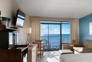 هتل Captain's Quarters Resort