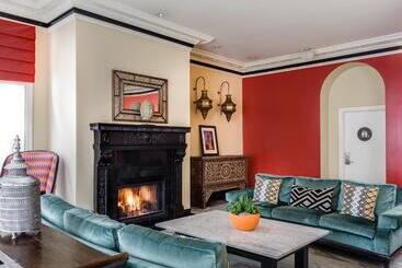 Found Hotel Carlton, Nob Hill