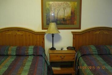 فندق Circle S Lodge