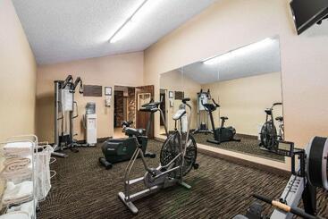 هتل Clarion Inn & Suites   University Area